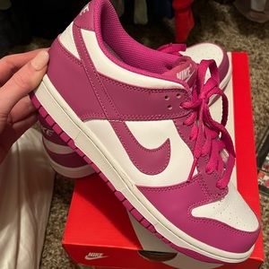 Nike Dunk Low- white/active fuschia
